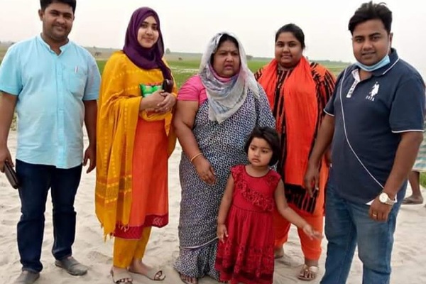 শত ব্যস্ততার মাঝেও স্বজনদের সময় দিতেন ফারুক ও সেতু